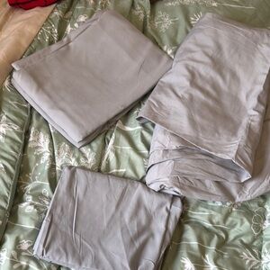 Light Gray Bed Sheet Set